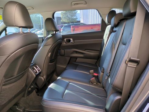 Used 2022 Kia Sorento S image 14