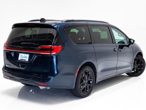 Used 2023 Chrysler Pacifica Touring-L w/ S Appearance Package AWD/4WD image 31