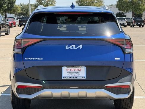 Used 2023 Kia Sportage EX AWD/4WD image 5