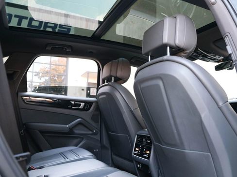 Used 2019 Porsche Cayenne image 29