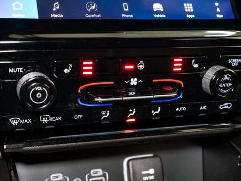 Used 2024 Jeep Grand Cherokee Limited w/ Trailer Tow Package image 18