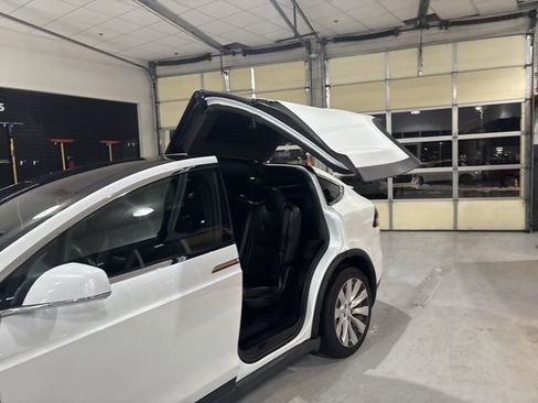 Used 2020 Tesla Model X Long Range image 28