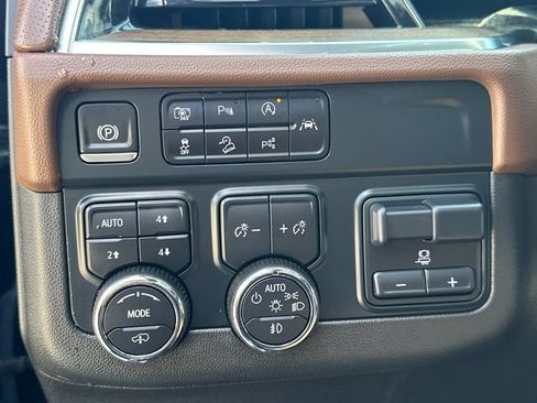 Used 2025 Chevrolet Tahoe High Country AWD/4WD image 28