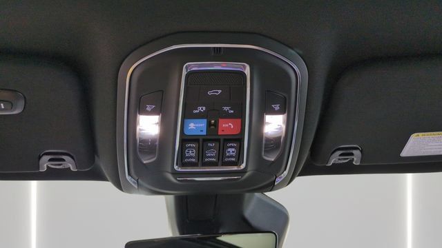 Used 2025 Jeep Wagoneer 4WD w/ Premium Group I image 32