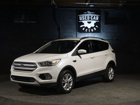 Used 2017 Ford Escape SE w/ Equipment Group 201A AWD/4WD image 1