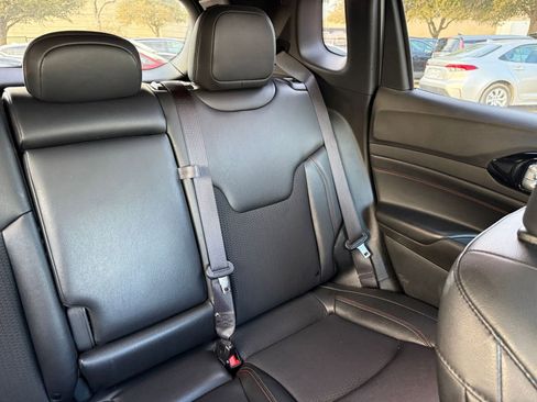 Used 2025 Jeep Compass Trailhawk image 37