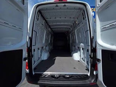 Used 2025 Mercedes-Benz Sprinter 2500 image 12