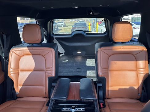 Used 2020 Lincoln Navigator Reserve w/ Luxury Package image 27