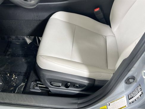 Used 2023 Lexus UX 250h image 18