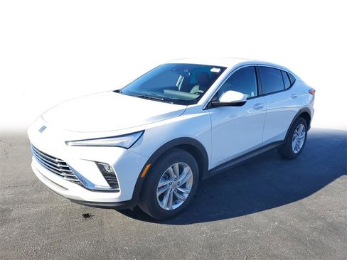 Used 2025 Buick Envista Preferred image 2