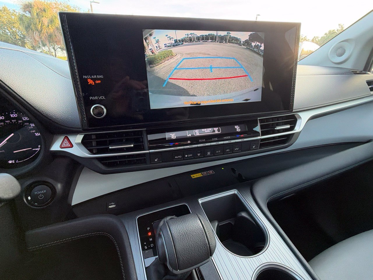 Used 2025 Toyota Sienna XLE w/ XLE Plus Package FWD image 12