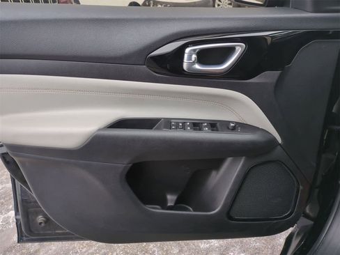 Certified 2022 Jeep Compass Limited image 30