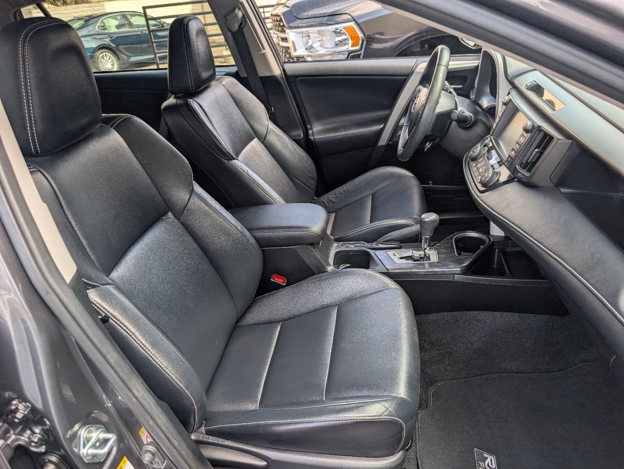 Used 2017 Toyota RAV4 Platinum FWD image 8