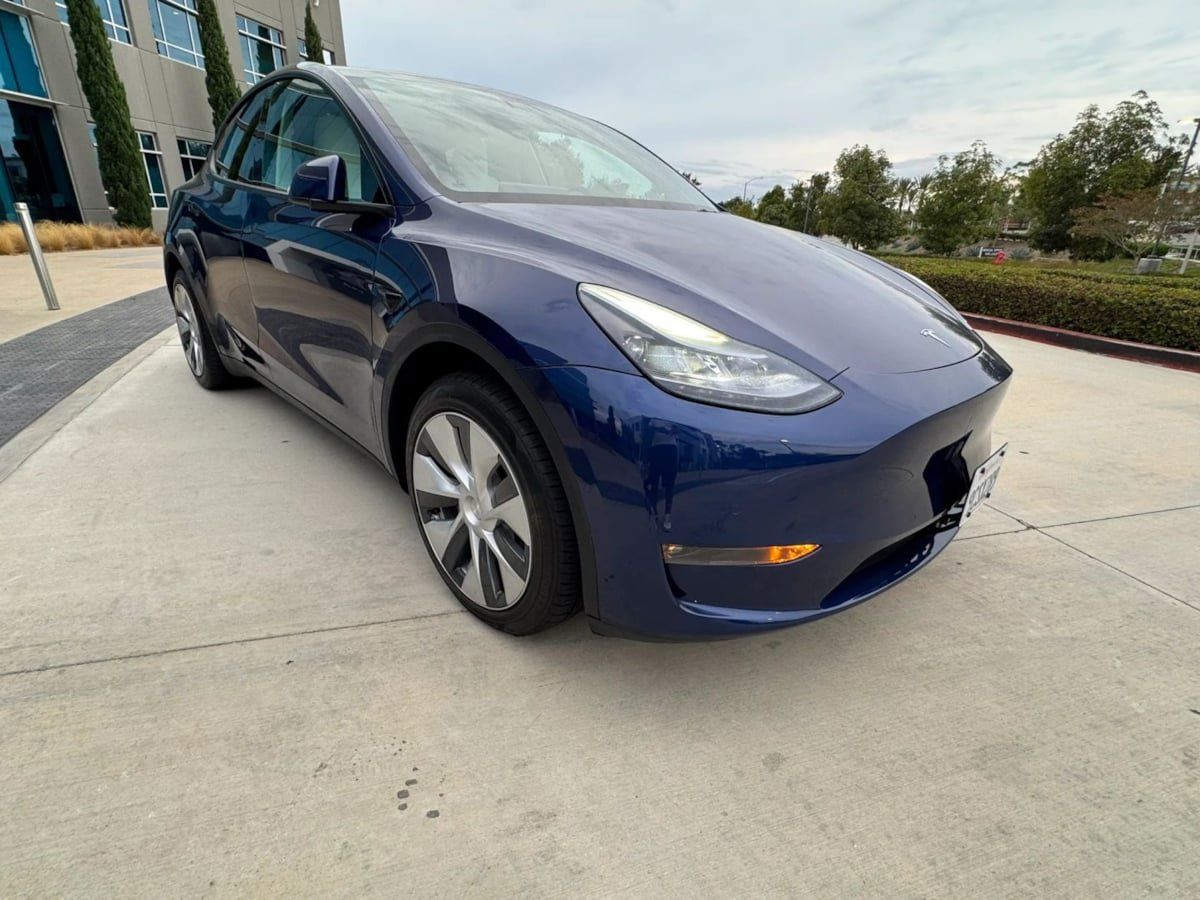 Used 2023 Tesla Model Y Long Range AWD/4WD image 3