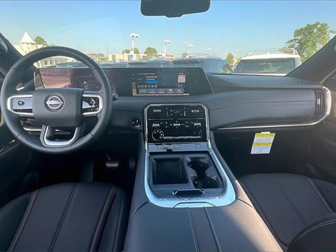 New 2025 Nissan Armada SL image 4