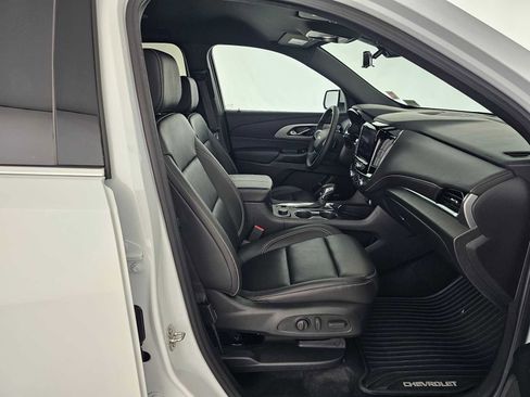 Used 2023 Chevrolet Traverse LT w/ LT Premium Package FWD image 10