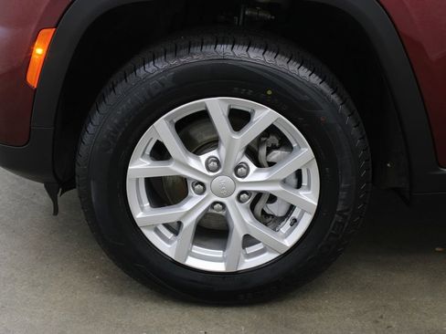 Used 2023 Jeep Grand Cherokee Limited w/ Trailer Tow Prep Group (B) AWD/4WD image 29