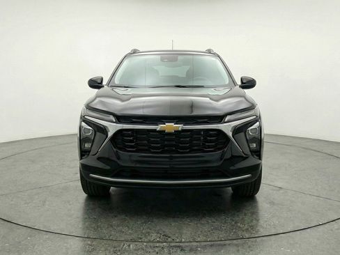 Used 2025 Chevrolet Trax LT w/ LT Convenience Package FWD image 2