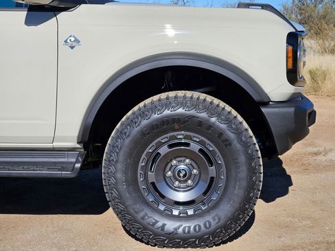 New 2025 Ford Bronco Outer Banks w/ Sasquatch Package AWD/4WD image 10