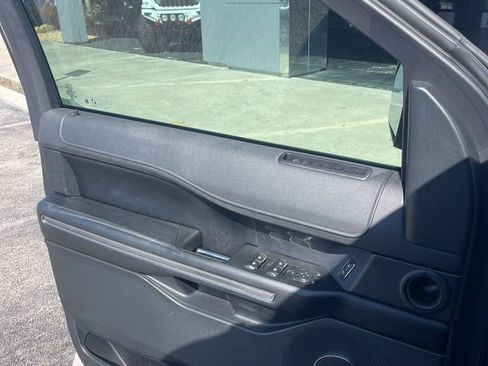 Used 2020 Ford Expedition XLT image 13