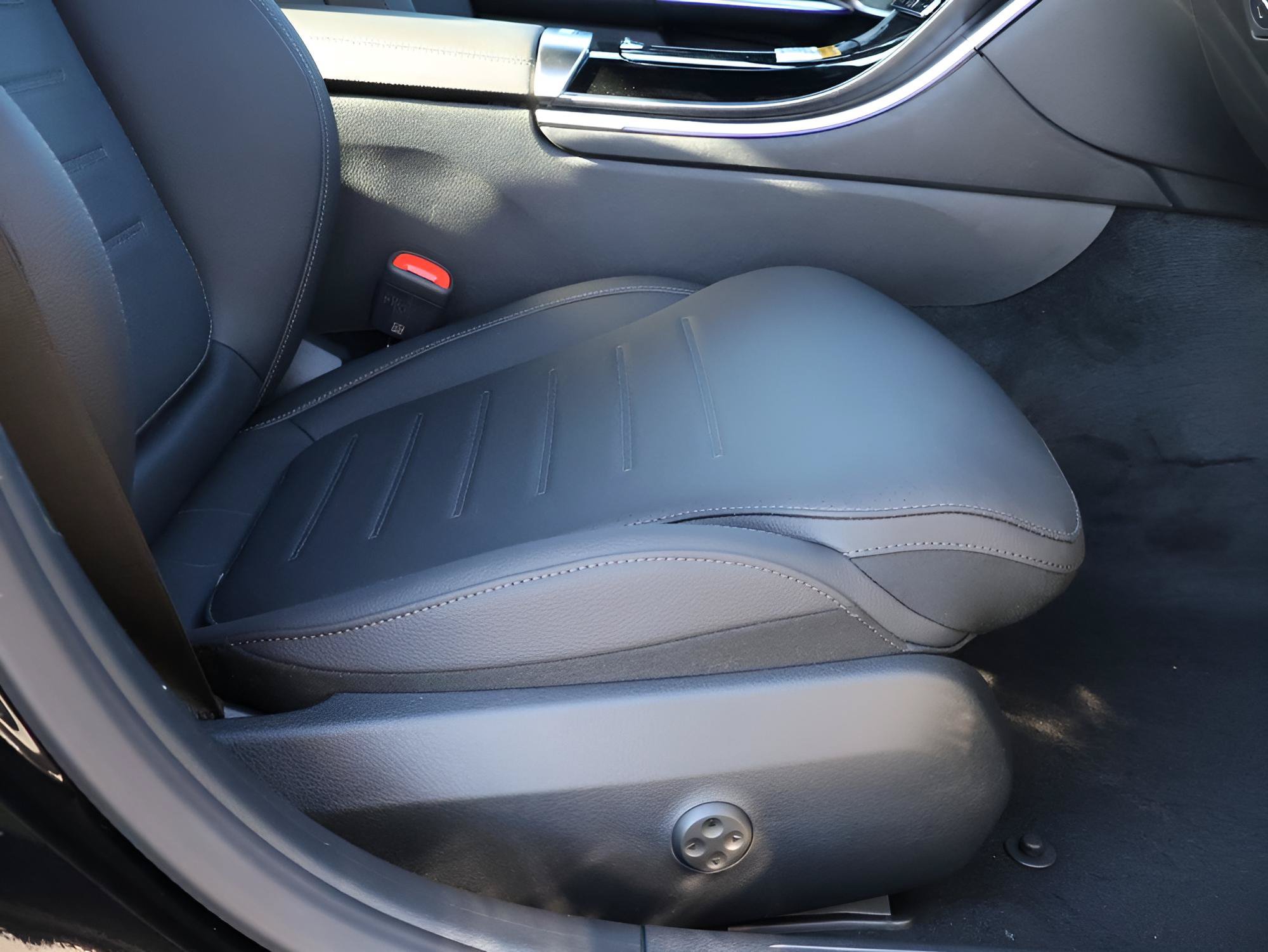 Certified 2026 Mercedes-Benz C 300 4MATIC Sedan image 12