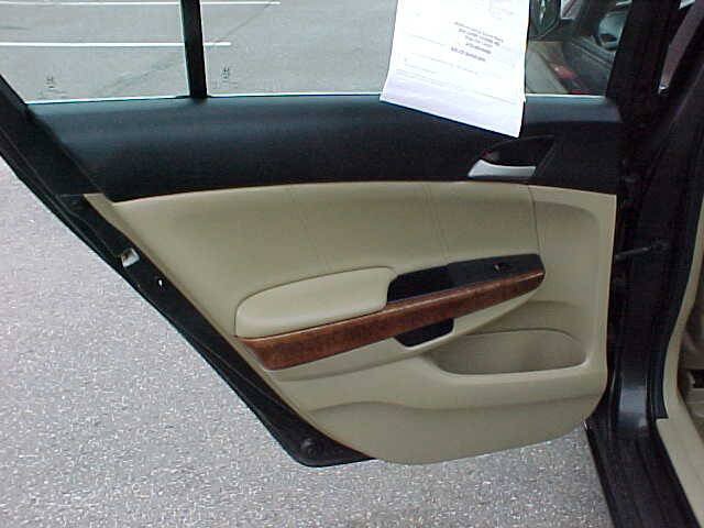 Used 2011 Honda Accord EX-L image 17