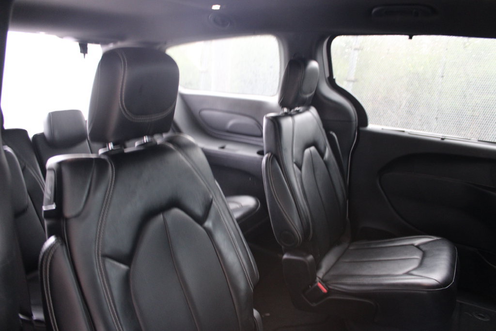 Used 2025 Chrysler Pacifica Select FWD image 25