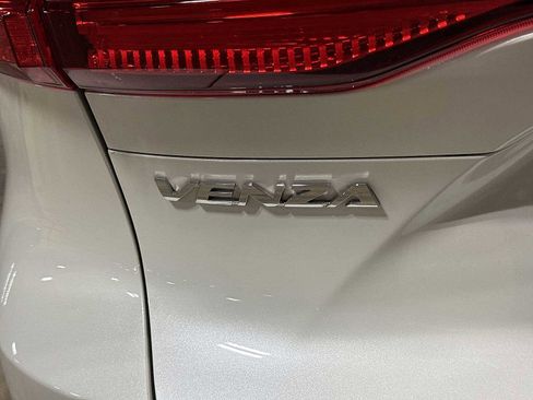 Certified 2022 Toyota Venza LE image 25