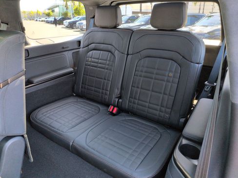 Used 2026 Rivian R1S Premium AWD/4WD image 32