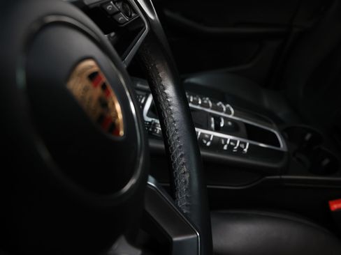 Certified 2020 Porsche Macan AWD/4WD image 30