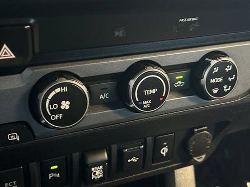 Certified 2020 Toyota Tacoma TRD Sport w/ Technology Package AWD/4WD image 24