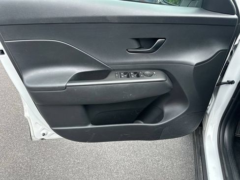 Used 2025 Hyundai Kona SEL FWD image 11