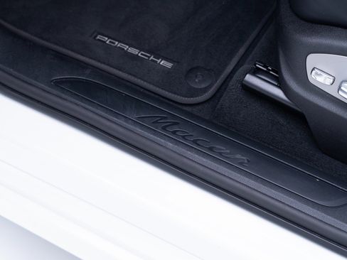 Certified 2026 Porsche Macan AWD/4WD image 14