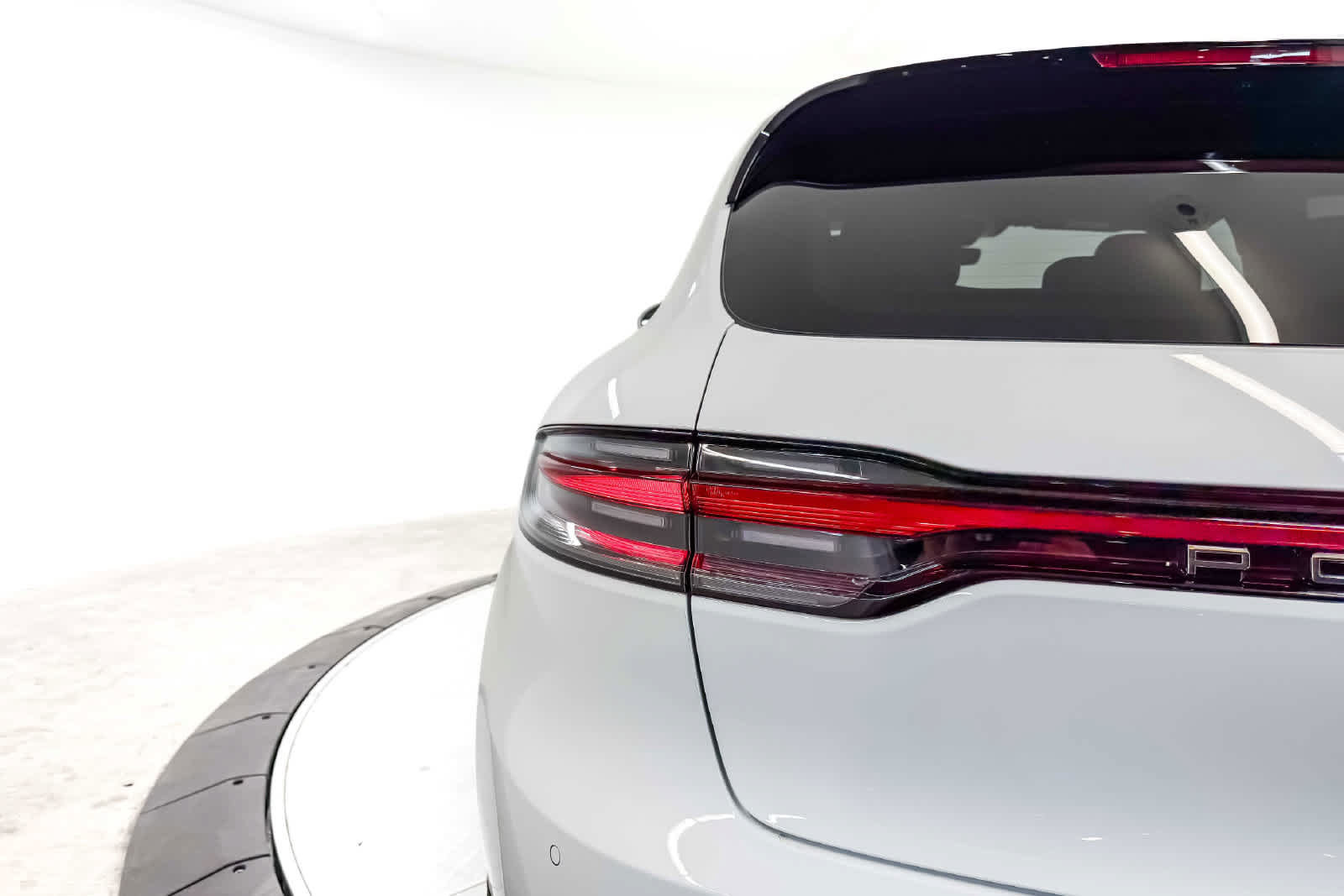 Certified 2026 Porsche Macan AWD/4WD image 11