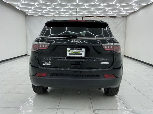 Used 2019 Jeep Compass Latitude w/ Cold Weather Group AWD/4WD image 10