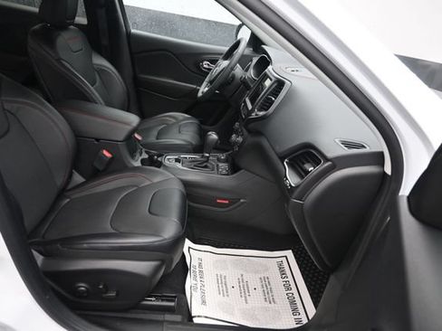 Used 2022 Jeep Cherokee Trailhawk w/ Premium Leather Package AWD/4WD image 9