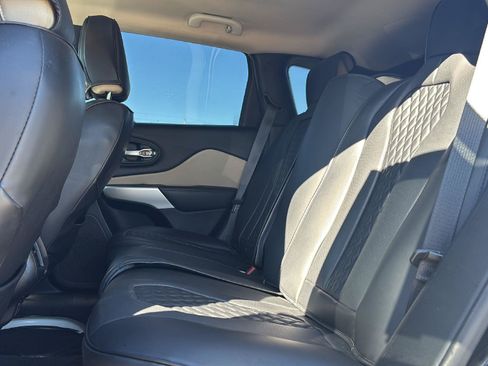 Used 2017 Jeep Cherokee Latitude w/ Trailer Tow Group AWD/4WD image 20