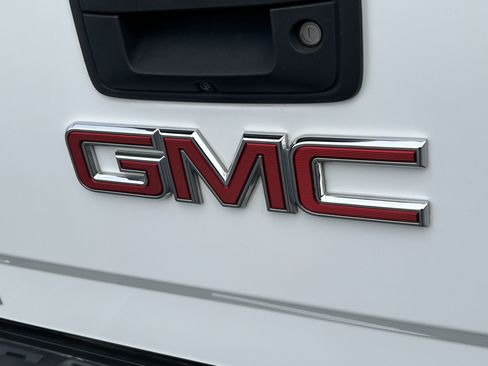Used 2017 GMC Sierra 1500 SLT w/ SLT Preferred Package AWD/4WD image 8