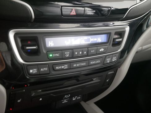 Used 2020 Honda Pilot Touring image 23