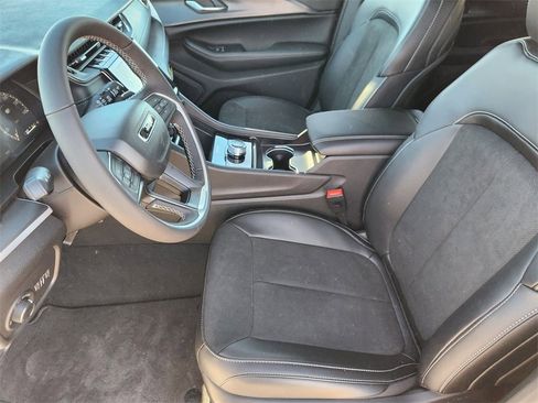 New 2025 Jeep Grand Cherokee Altitude image 10