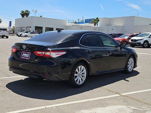 Used 2019 Toyota Camry LE w/ Carpet Mat Package FWD image 5