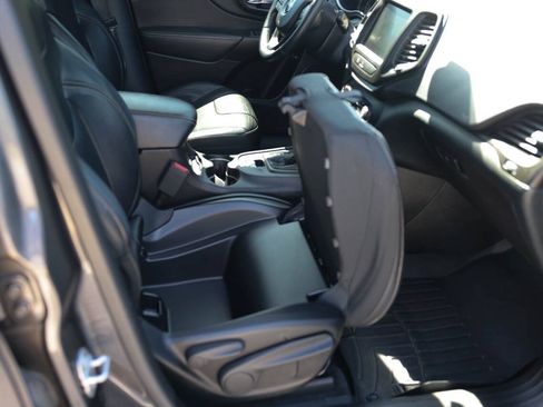 Used 2017 Jeep Cherokee High Altitude AWD/4WD image 10