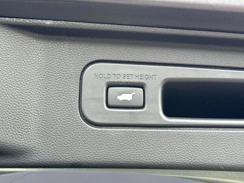 Certified 2025 Honda Pilot Touring image 13