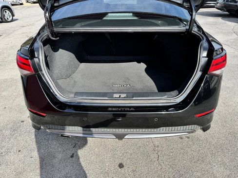 Used 2022 Nissan Sentra SR w/ SR Premium Package image 25