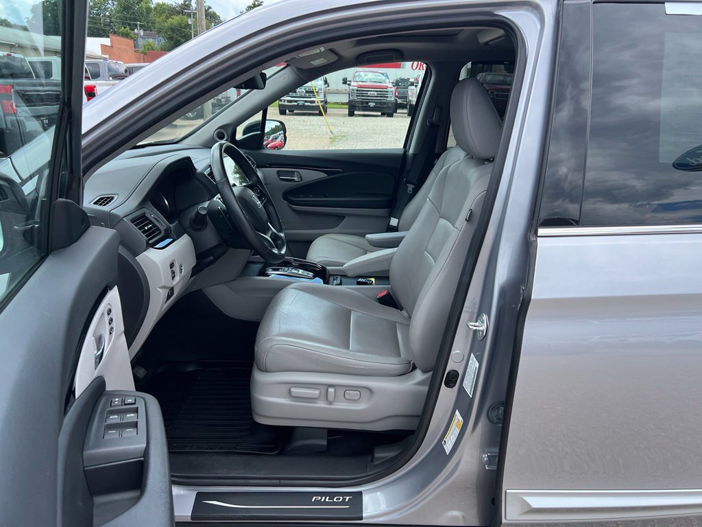 Used 2022 Honda Pilot Touring image 13