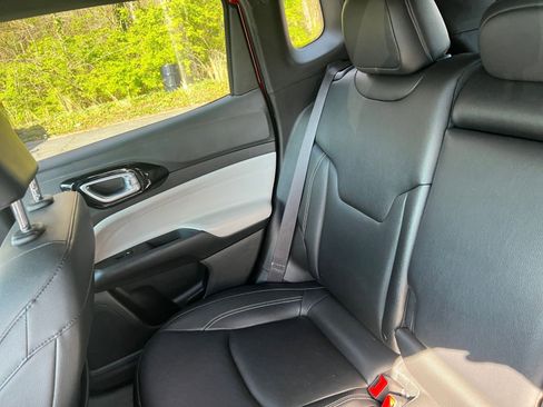 Used 2025 Jeep Compass Limited image 34