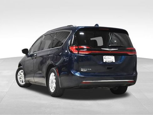 Used 2022 Chrysler Pacifica Touring-L image 2