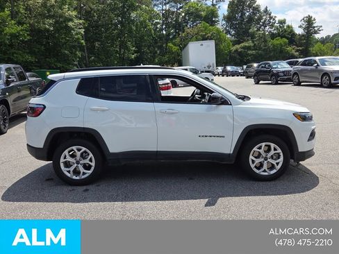 Used 2025 Jeep Compass Latitude AWD/4WD image 15