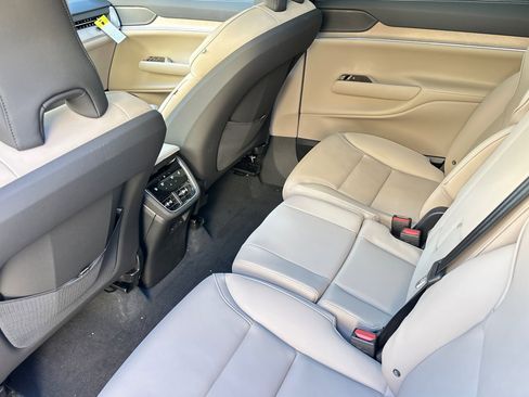 New 2025 Volvo EX90 Plus w/ Protection Package Premier image 12