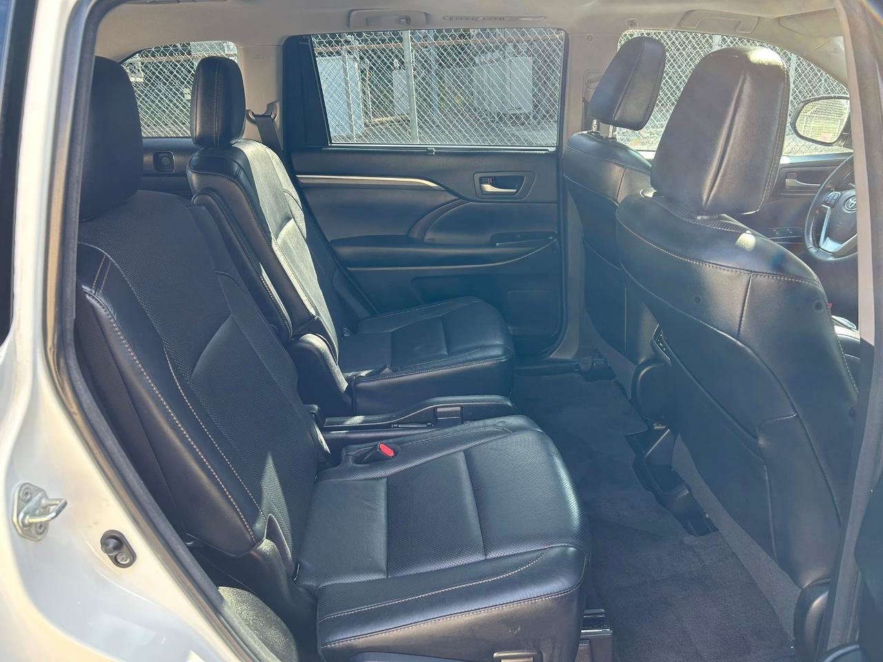 Used 2018 Toyota Highlander Limited AWD/4WD image 19
